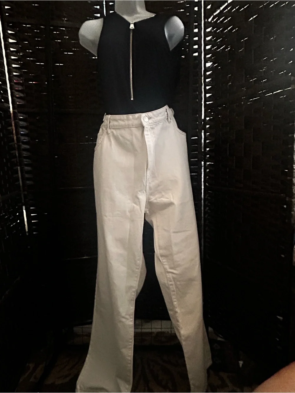 NWT Cotton On straight leg Jeans in off white size 18